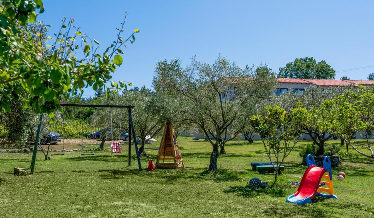 Dionysus Apartments & Suites Ierissós Eksteriør bilde